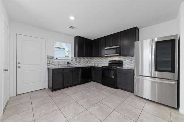 13070 Lake Conroe Bay Road, Willis, TX 77318