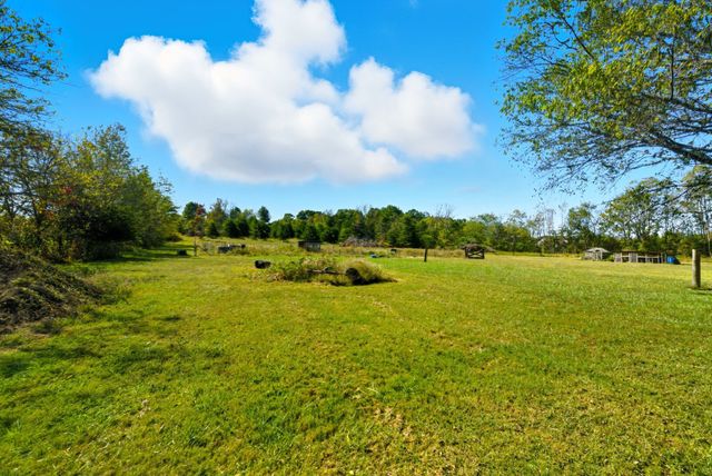 795 White Rd, Portland, TN 37148