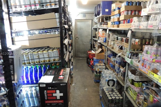 XYZ Taft St, Pembroke Pines, FL 33026
