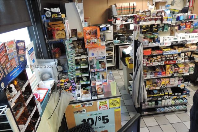 XYZ Taft St, Pembroke Pines, FL 33026