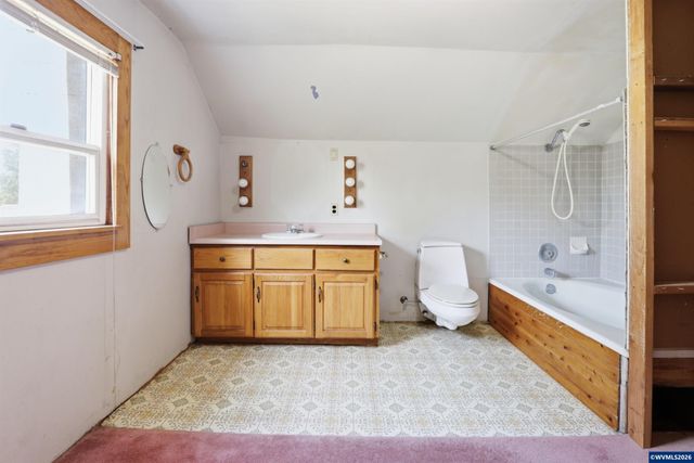 687 N Jefferson St, Lafayette, OR 97127
