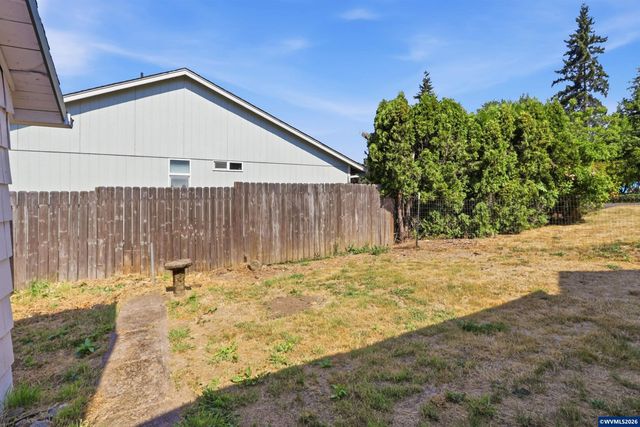 687 N Jefferson St, Lafayette, OR 97127