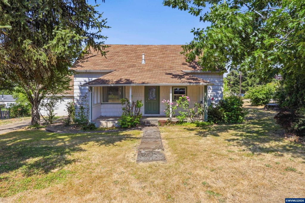 Image 1 of property listing at 687 N Jefferson St, Lafayette, OR 97127