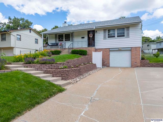 7219 Park Crest Drive, La Vista, NE 68128