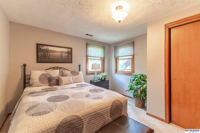 7219 Park Crest Drive, La Vista, NE 68128