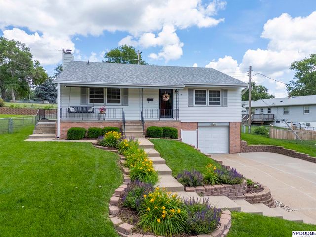 7219 Park Crest Drive, La Vista, NE 68128