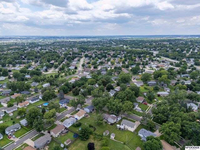 7219 Park Crest Drive, La Vista, NE 68128