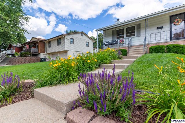 7219 Park Crest Drive, La Vista, NE 68128