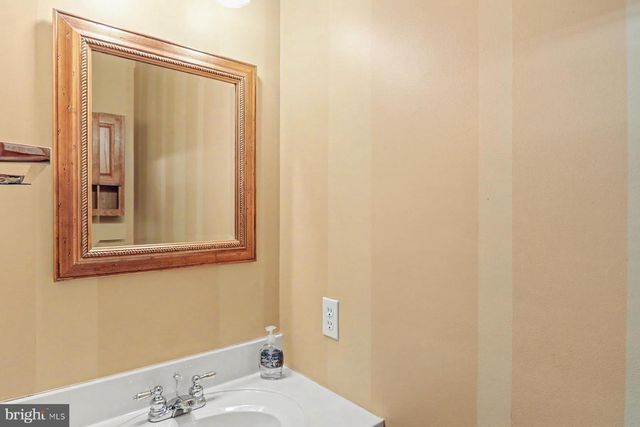 112 HOLLY HILLS DR, Harrisburg, PA 17110