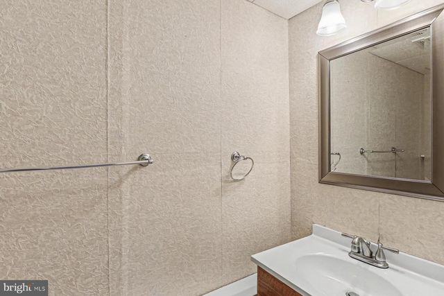 112 HOLLY HILLS DR, Harrisburg, PA 17110