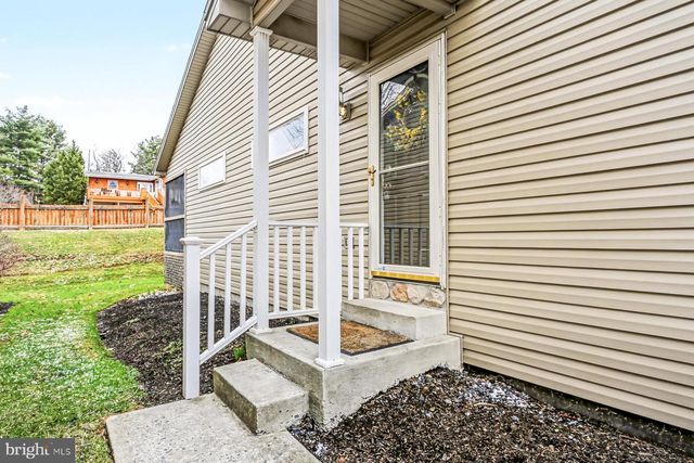 112 HOLLY HILLS DR, Harrisburg, PA 17110