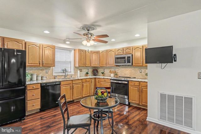 112 HOLLY HILLS DR, Harrisburg, PA 17110