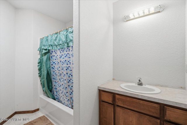 8931 N Davis Cir, Hayden, ID 83835