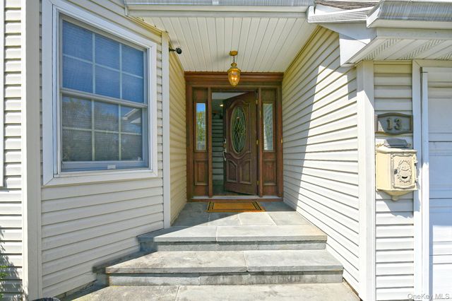 13 Sheppard Street, Glen Head, NY 11545