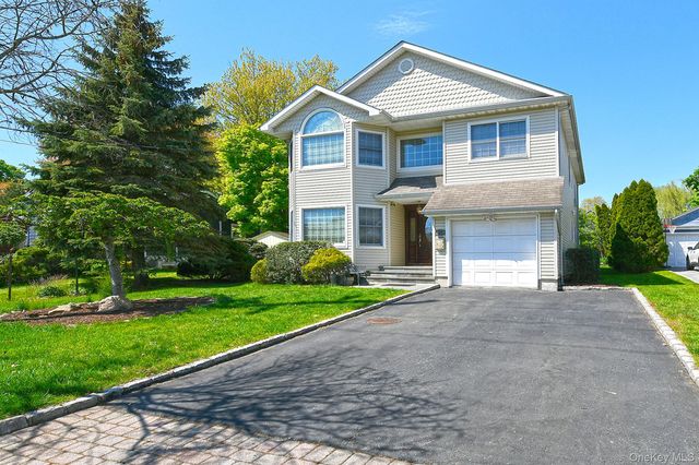 13 Sheppard Street, Glen Head, NY 11545