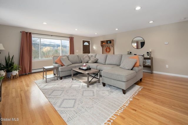 152 Crow Ridge Road, New Scotland, NY 12186