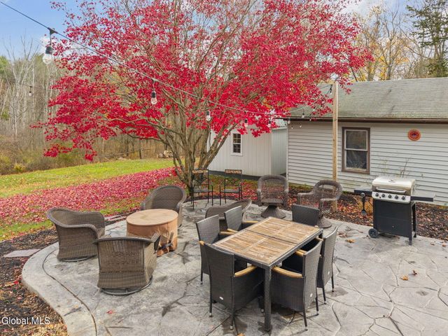 152 Crow Ridge Road, New Scotland, NY 12186