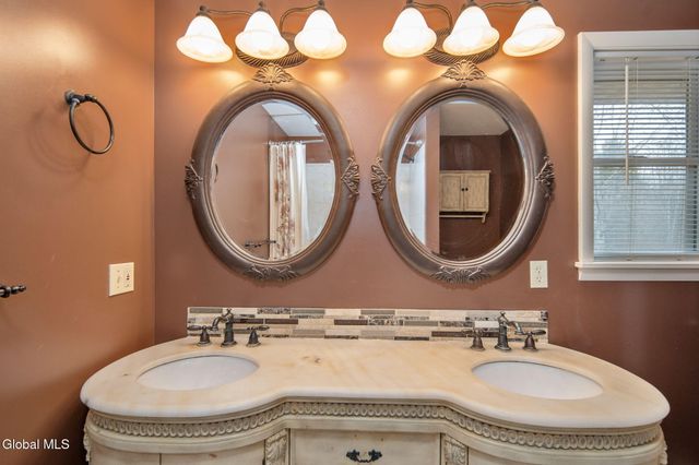 152 Crow Ridge Road, New Scotland, NY 12186