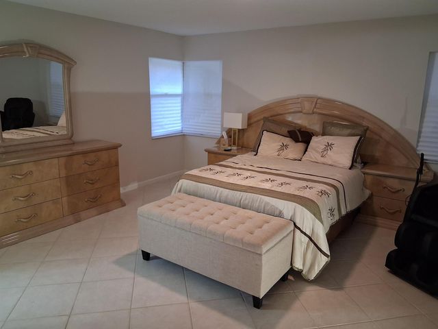 7047 Summer Tree Drive, Boynton Beach, FL 33437