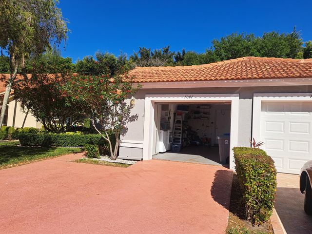 7047 Summer Tree Drive, Boynton Beach, FL 33437