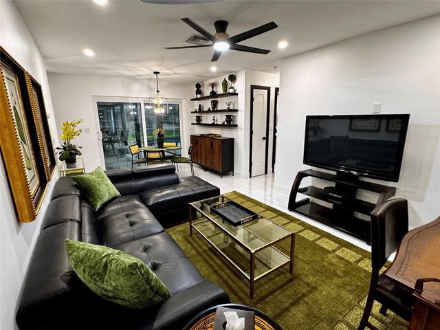 4101 NW 10th Street, Coconut Creek, FL 33066