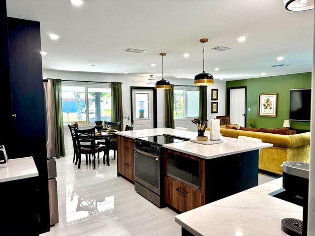 4101 NW 10th Street, Coconut Creek, FL 33066