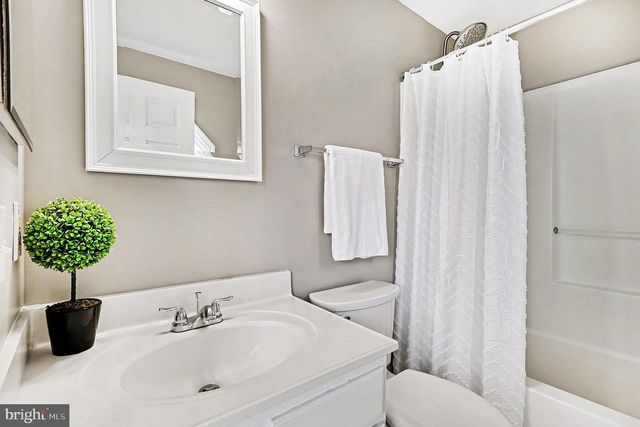 122 E GLEBE RD, Alexandria, VA 22305