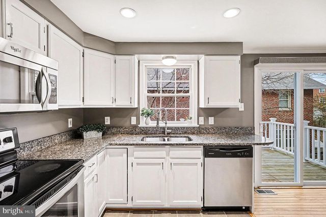 122 E GLEBE RD, Alexandria, VA 22305