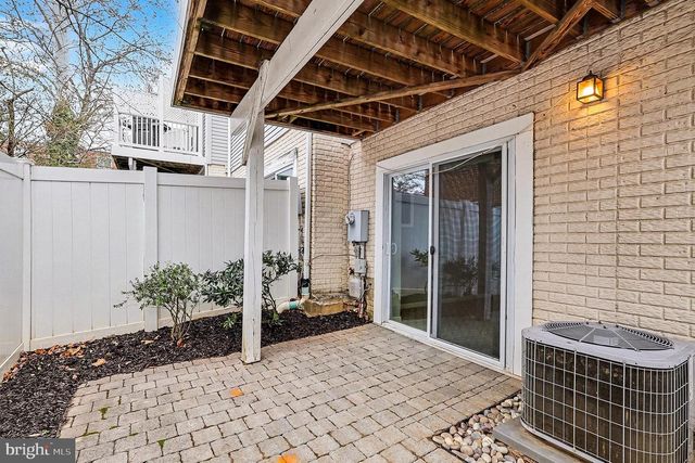 122 E GLEBE RD, Alexandria, VA 22305