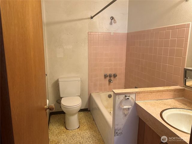 13617 Yakima Avenue S, Tacoma, WA 98444