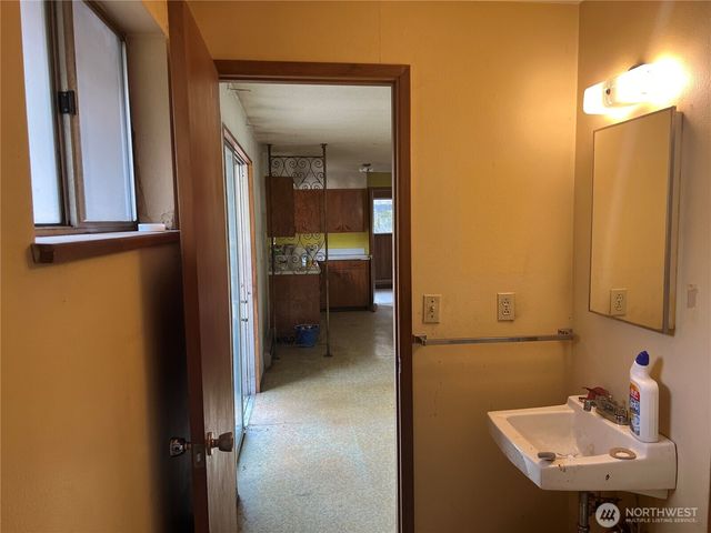 13617 Yakima Avenue S, Tacoma, WA 98444