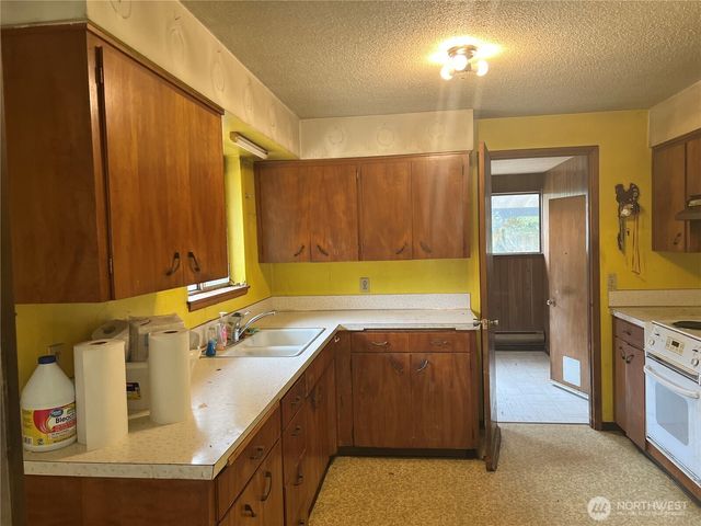 13617 Yakima Avenue S, Tacoma, WA 98444