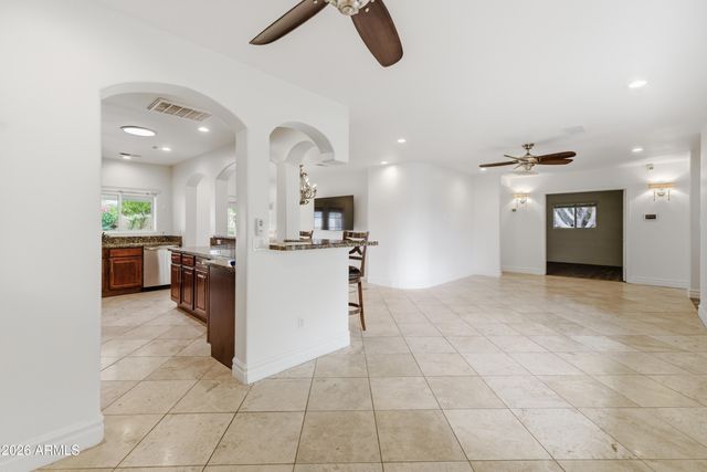 1924 E COOLIDGE Street, Phoenix, AZ 85016