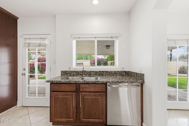 1924 E COOLIDGE Street, Phoenix, AZ 85016