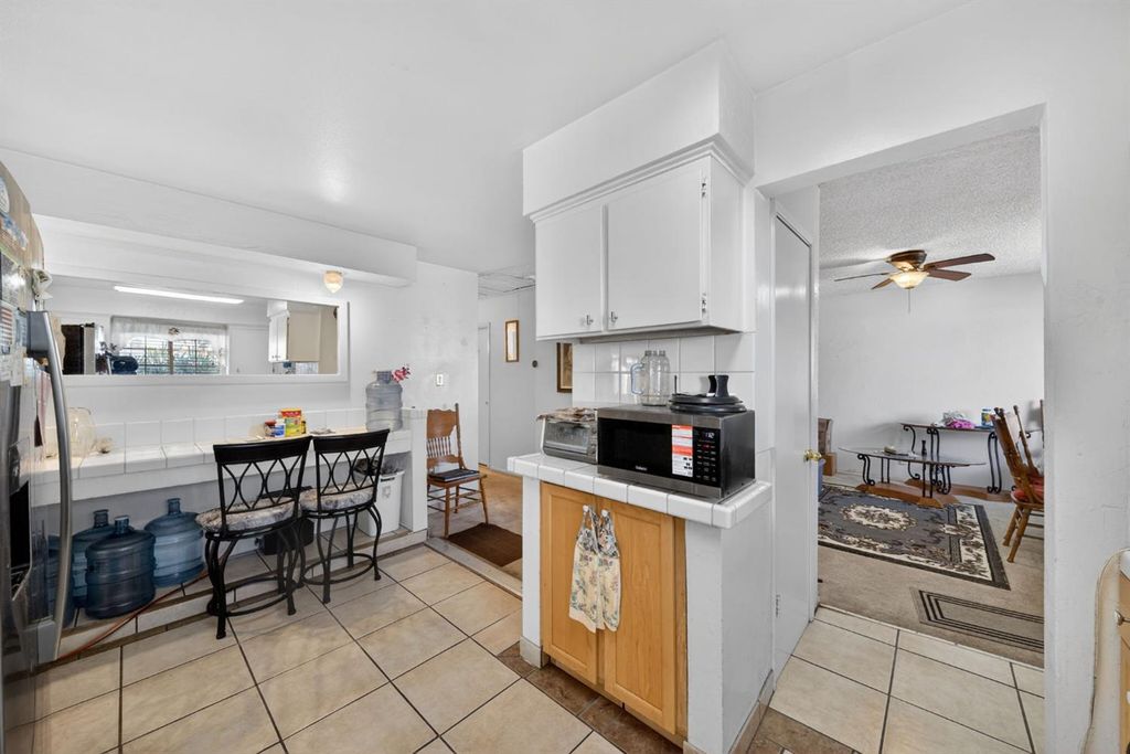 Image 10 of property listing at 3323 W Indianapolis Avenue, Fresno, CA 93722