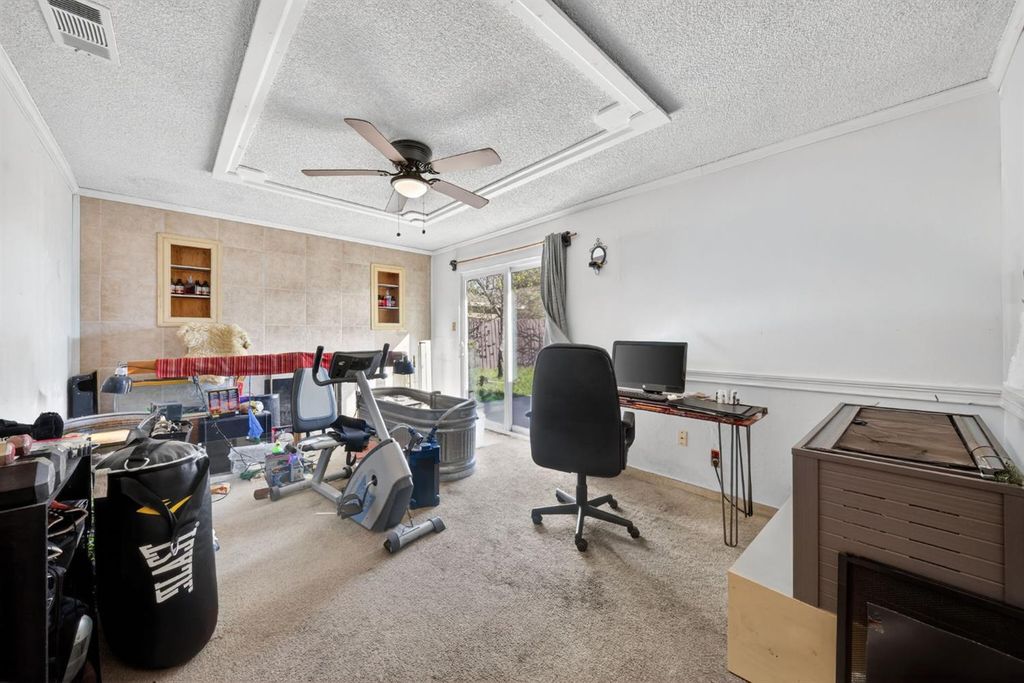 Image 15 of property listing at 3323 W Indianapolis Avenue, Fresno, CA 93722