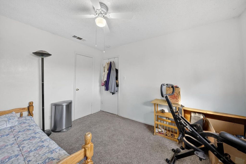 Image 17 of property listing at 3323 W Indianapolis Avenue, Fresno, CA 93722