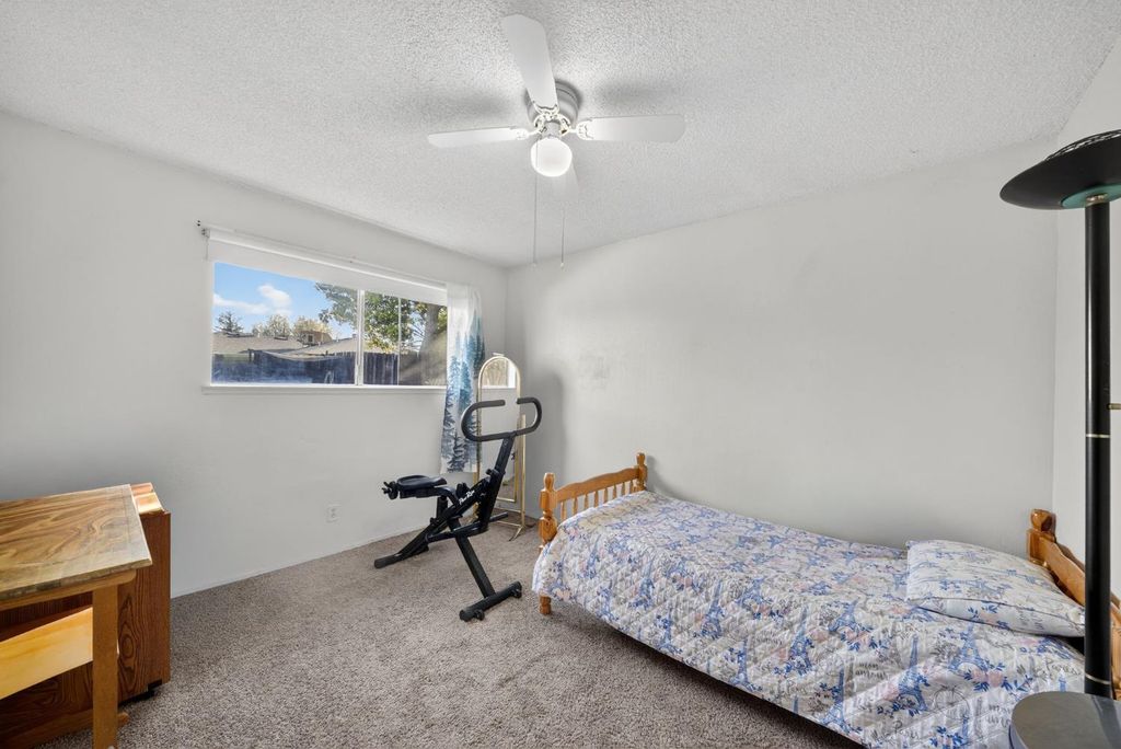 Image 18 of property listing at 3323 W Indianapolis Avenue, Fresno, CA 93722