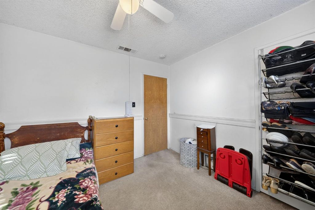 Image 19 of property listing at 3323 W Indianapolis Avenue, Fresno, CA 93722