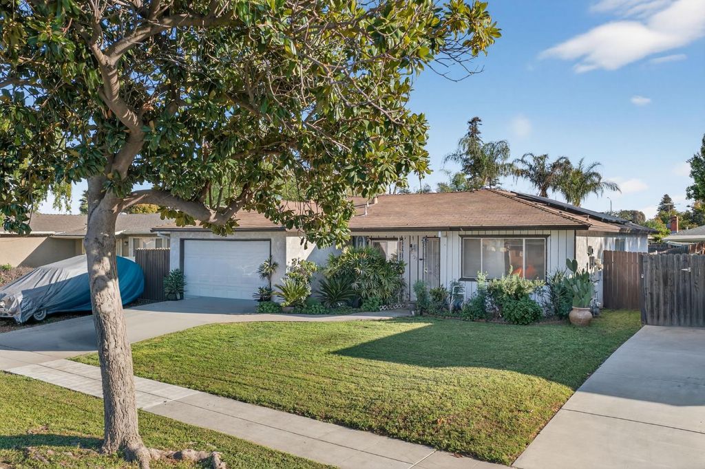 Image 2 of property listing at 3323 W Indianapolis Avenue, Fresno, CA 93722