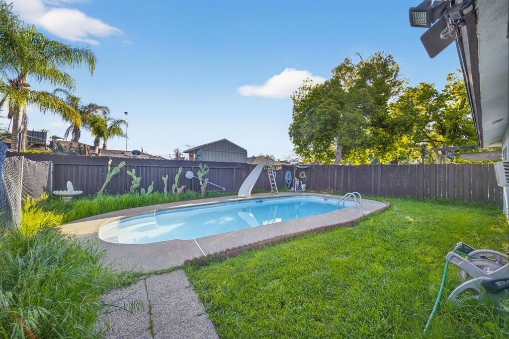 Image 21 of property listing at 3323 W Indianapolis Avenue, Fresno, CA 93722