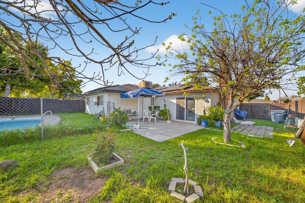 Image 22 of property listing at 3323 W Indianapolis Avenue, Fresno, CA 93722