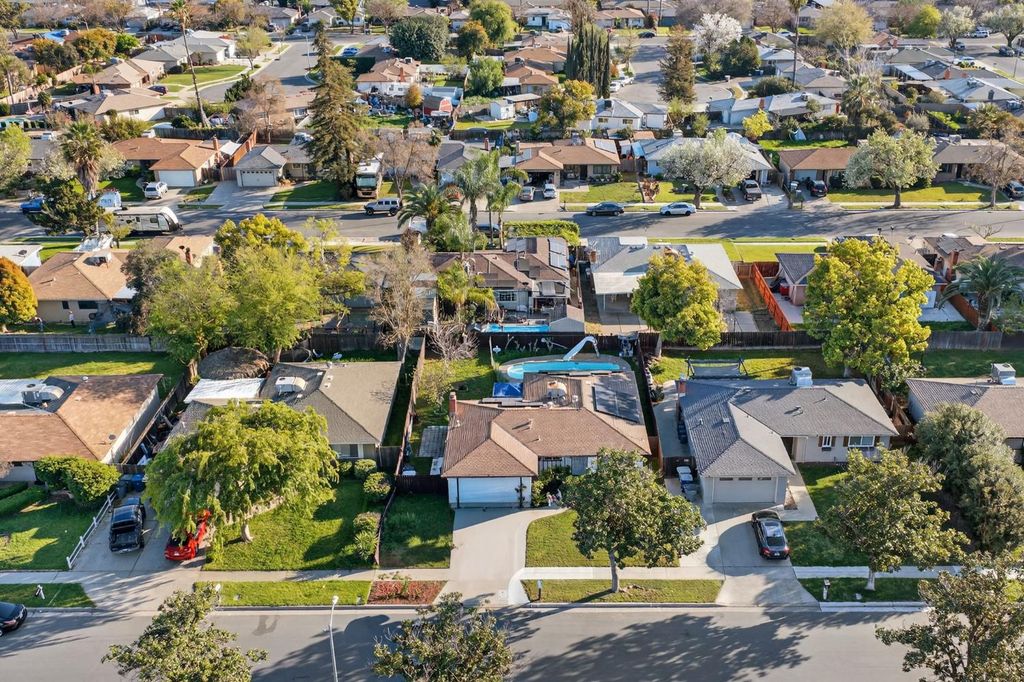 Image 4 of property listing at 3323 W Indianapolis Avenue, Fresno, CA 93722