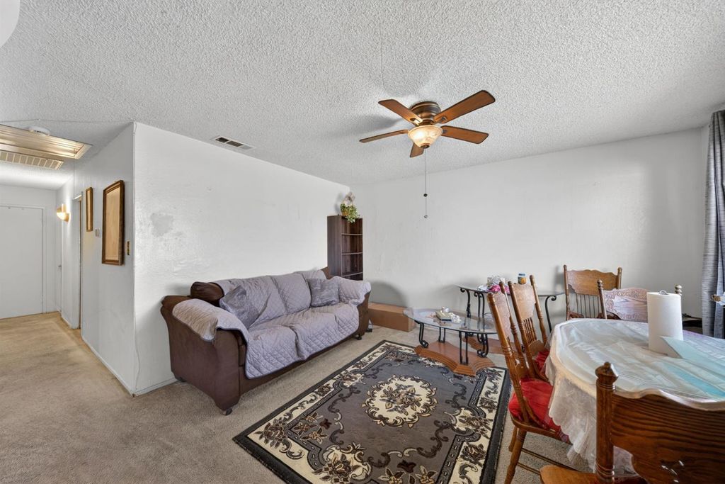 Image 7 of property listing at 3323 W Indianapolis Avenue, Fresno, CA 93722