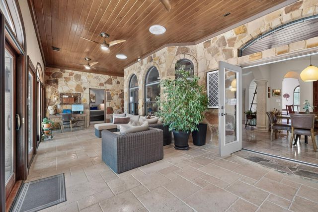 116 Roble Roja DR, Georgetown, TX 78633