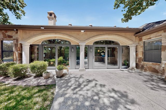 116 Roble Roja DR, Georgetown, TX 78633