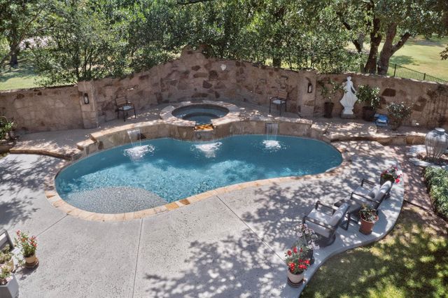 116 Roble Roja DR, Georgetown, TX 78633