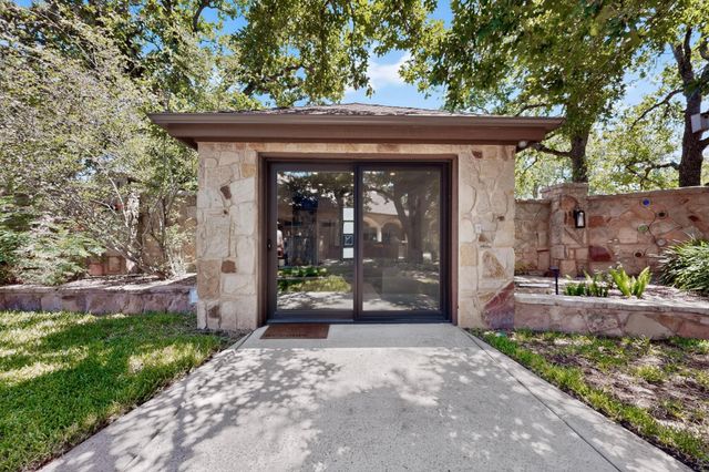 116 Roble Roja DR, Georgetown, TX 78633