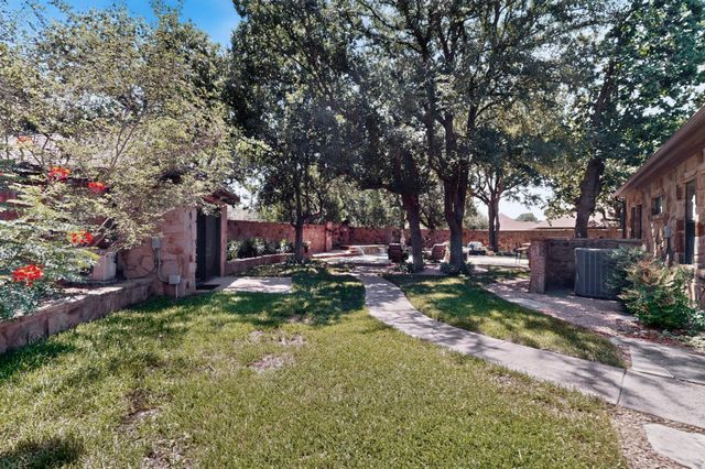116 Roble Roja DR, Georgetown, TX 78633