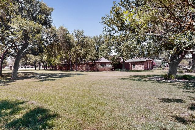116 Roble Roja DR, Georgetown, TX 78633